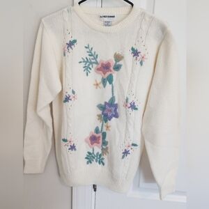 Gorgeous Alfred Dunner Cream Floral Knit Sweater Excellent Condition. Size Small